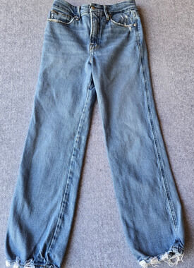 Good American Straight Leg Jeans in Light Blue Denim